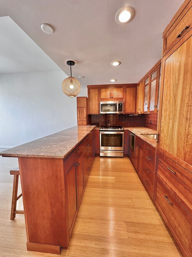 Foto del edificio - Modern 1bd Condo w/Beautiful Views