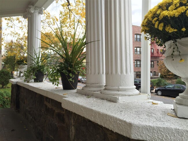 Foto del edificio - 26 Coligni Ave