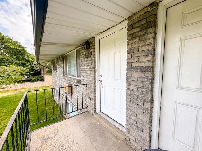 Foto del edificio - 361 S 150 W