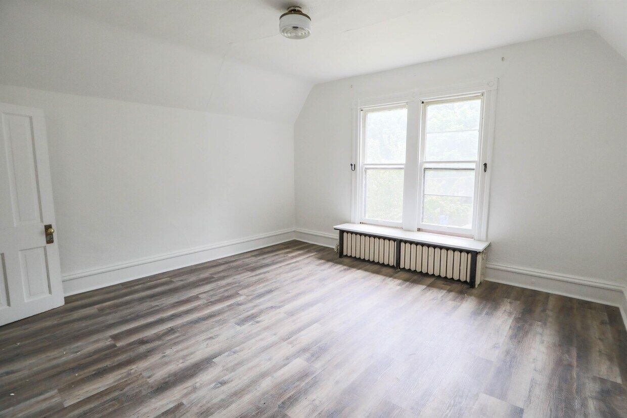 Primary Photo - 357 7th Ave S