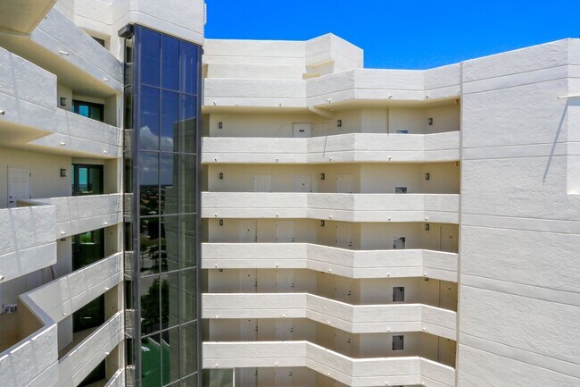 Building Photo - **SANDCASTLE AT MARCO BEACH**2 BEDS/2 BATH...