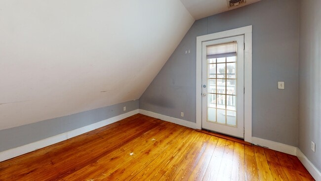 Building Photo - 137 Calumet St