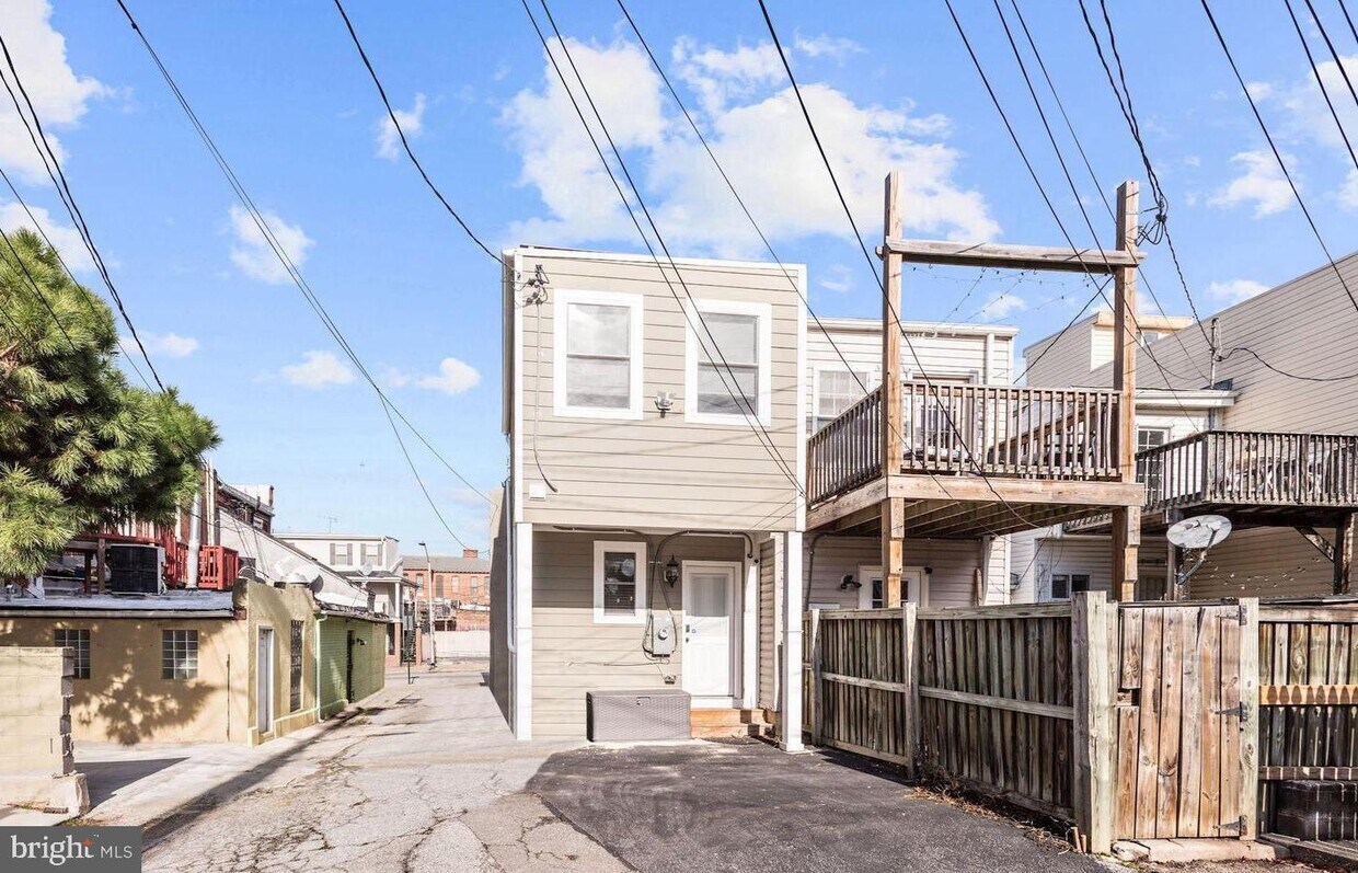 Primary Photo - 107 E Fort Ave