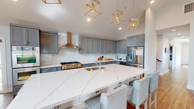 Building Photo - Beautiful home In Eastside Costa Mesa