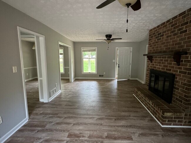 Foto del edificio - 1490 Crooked Creek Rd