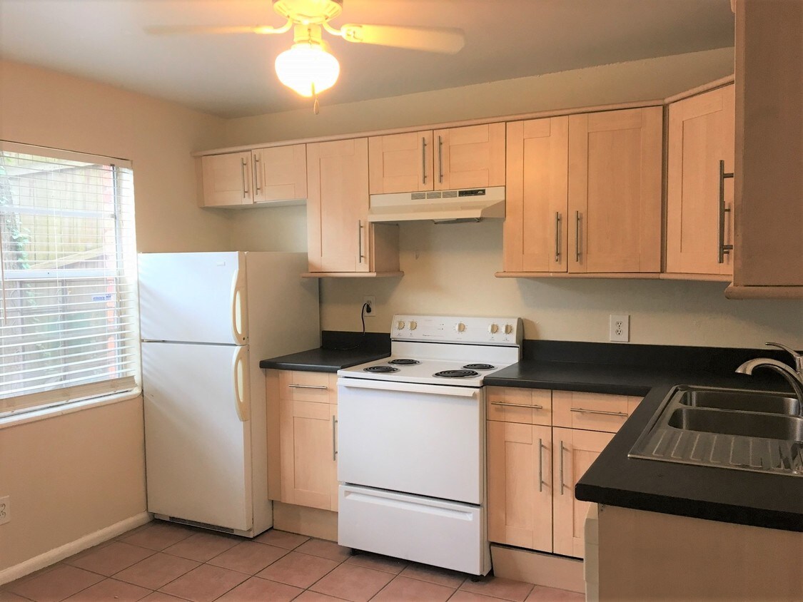 Primary Photo - 907 Argonne Ave NE