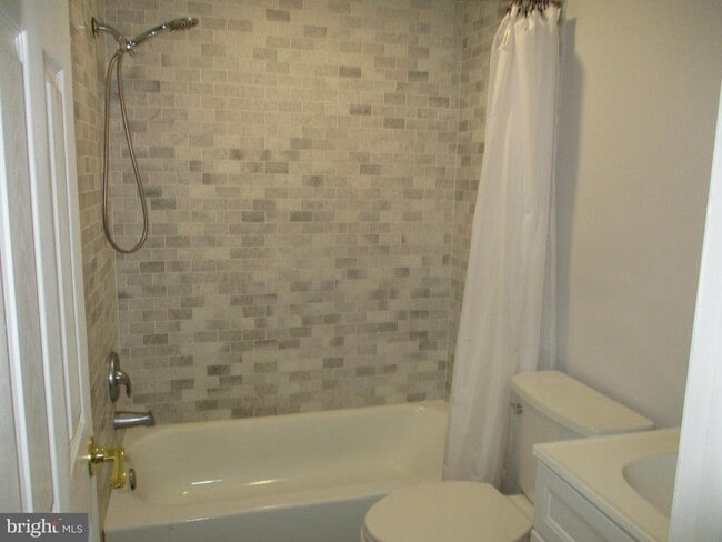 Foto del edificio - 121 Hoover Ave