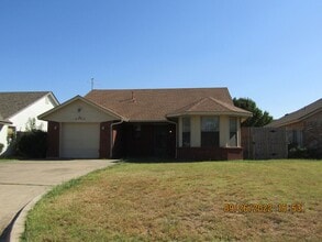Building Photo - 4008 SW Sunflower Ln
