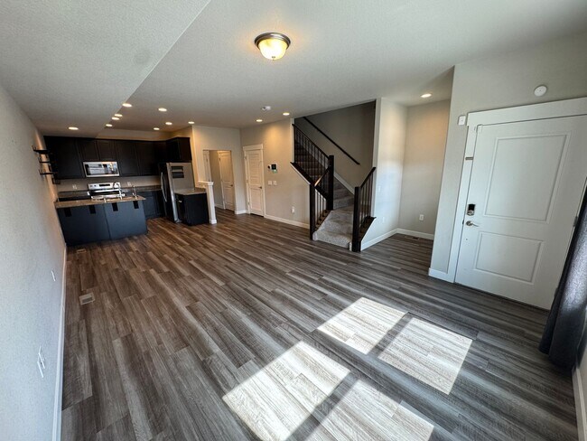 Building Photo - Spacious & Stylish 3-Bed, 2.5-Bath Townhom...