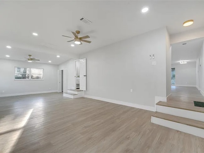 Foto del edificio - 7043 Carlene Dr