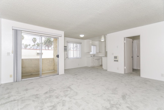 Building Photo - 123 S Catalina St