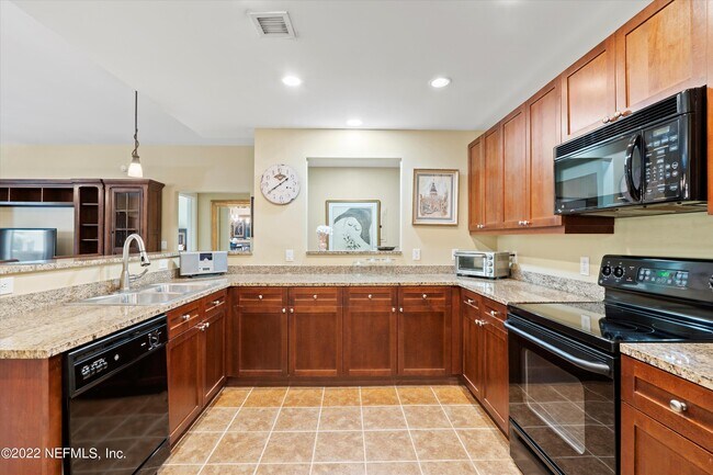 Building Photo - 945 Registry Blvd