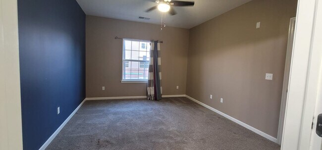 Building Photo - 712 Strassle Way
