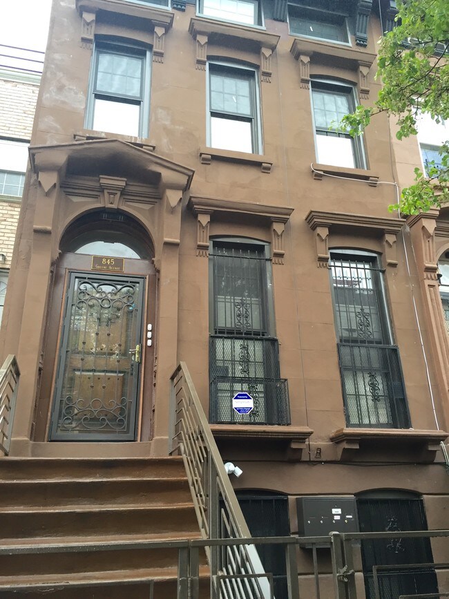 Building Photo - 845 Greene Ave