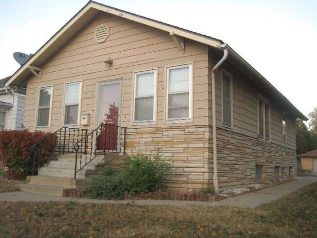 West Side Exterior - 612 S Rustin St