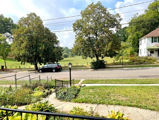 Building Photo - 706 Grand Ave NE