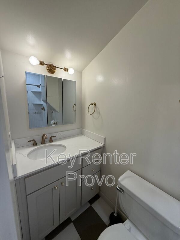 Building Photo - 153 200 S