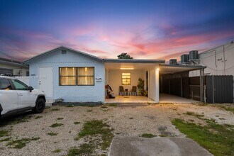 Building Photo - 3925 SW 88th Pl
