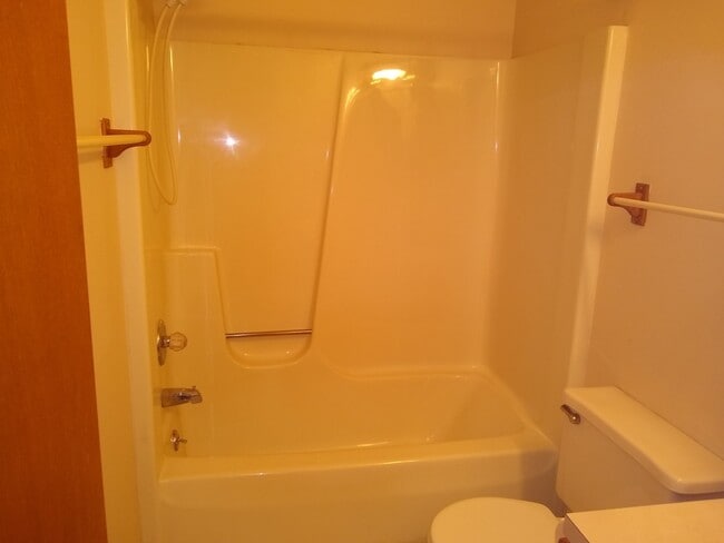 Foto del edificio - 6698 Pleasantview St NE