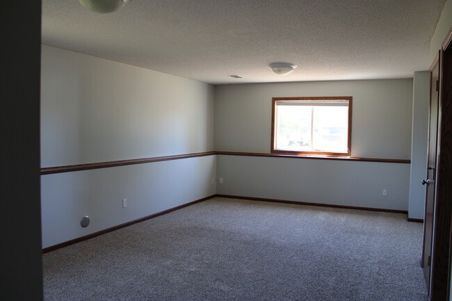 Family room - 436 23rd Ave N