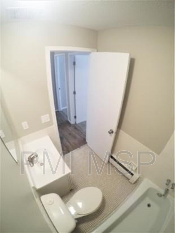 Foto del edificio - 1041 County Rd D E