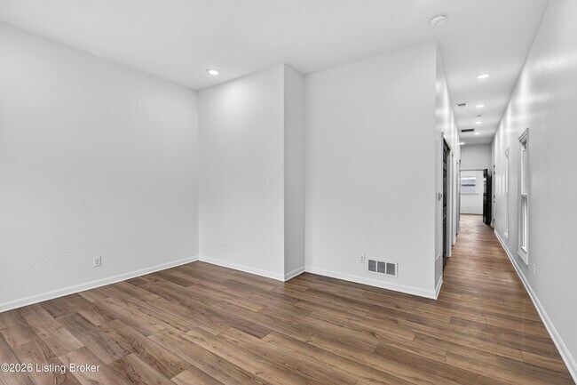 Foto del edificio - 508 Lilly Ave