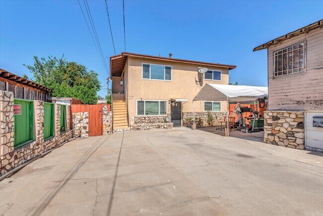 Building Photo - 517 S Arizona Ave