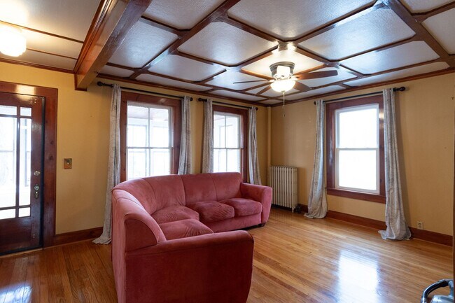 Foto del edificio - 4 Bedroom house conveniently located in Florence