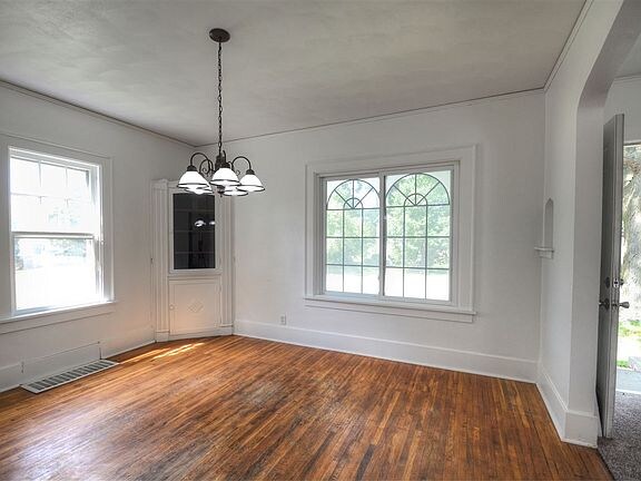 Building Photo - 1206 E Racine St