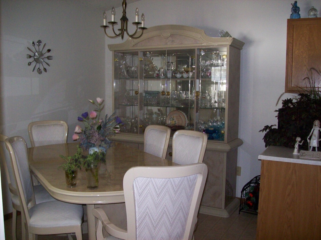 Building Photo - 700 W 14th St