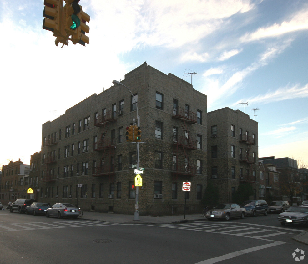 Building Photo 12/03/06 - 1574 56th St