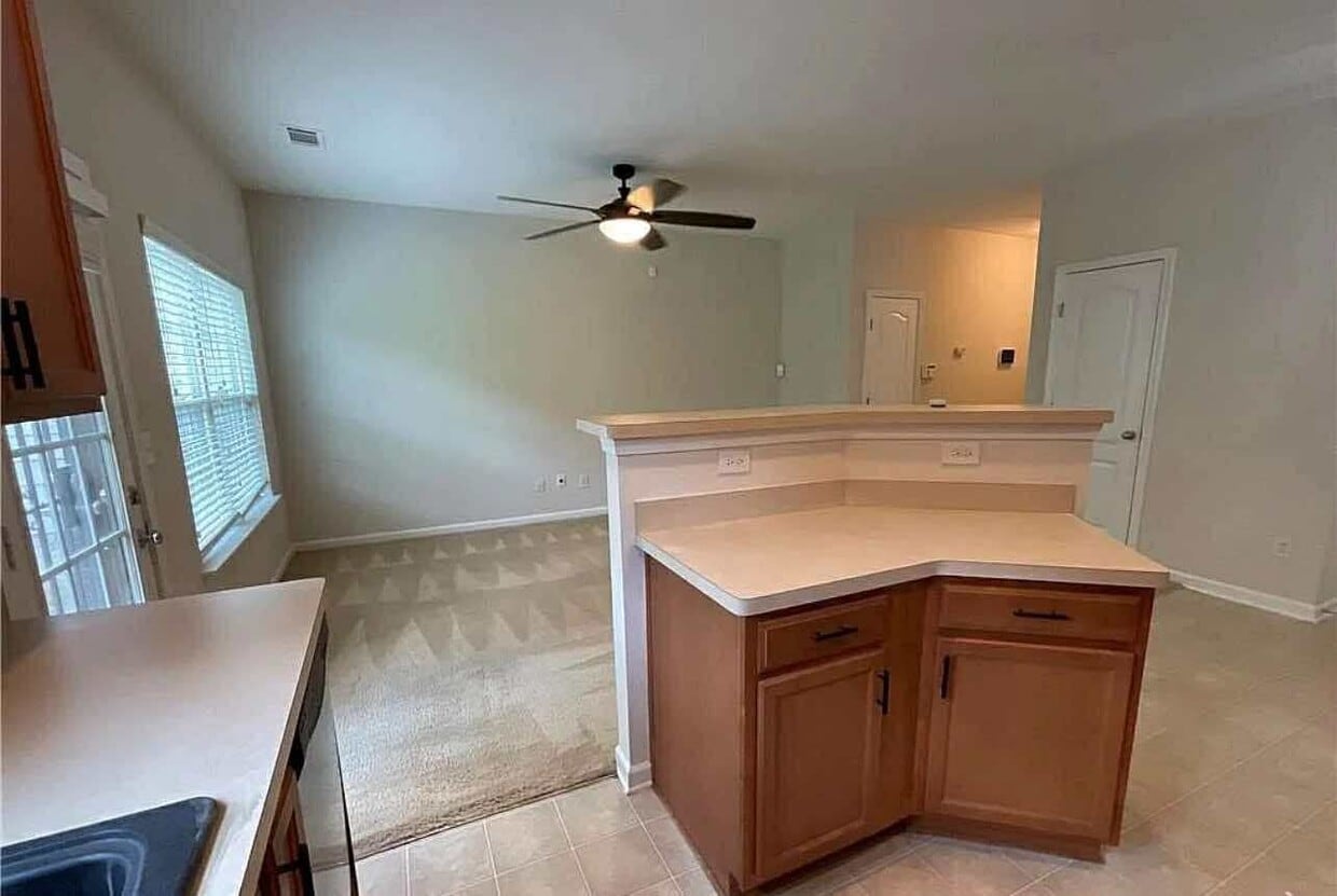 Building Photo - 6941 Rogers Point