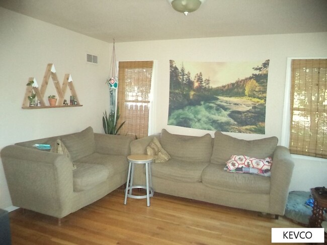 Foto del edificio - Adorable Two Bedroom Single Family Home on...