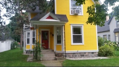 Building Photo - 517 W Seventh St