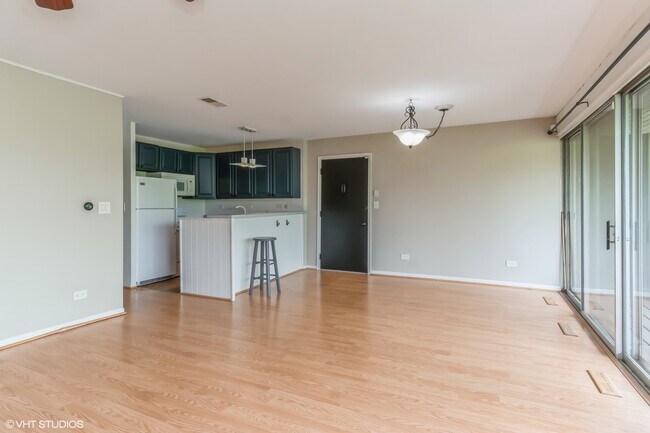 Building Photo - 5540 E Lake Dr