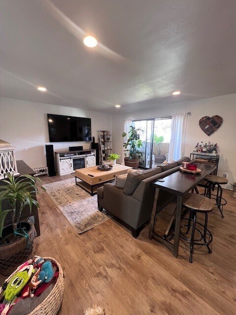 Foto del edificio - 1676 Maple Ave