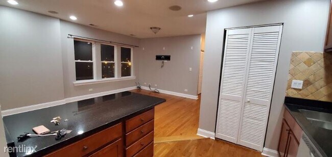 Building Photo - 2 br, 2 bath Condo - 6256 N Richmond St