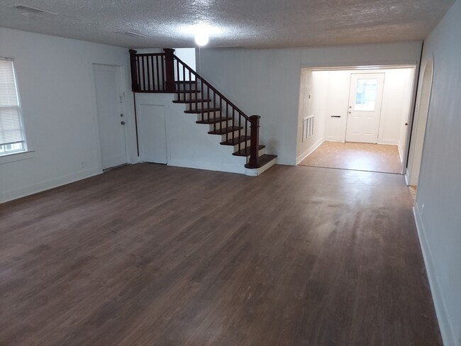 Building Photo - 6 Sunset Circle B