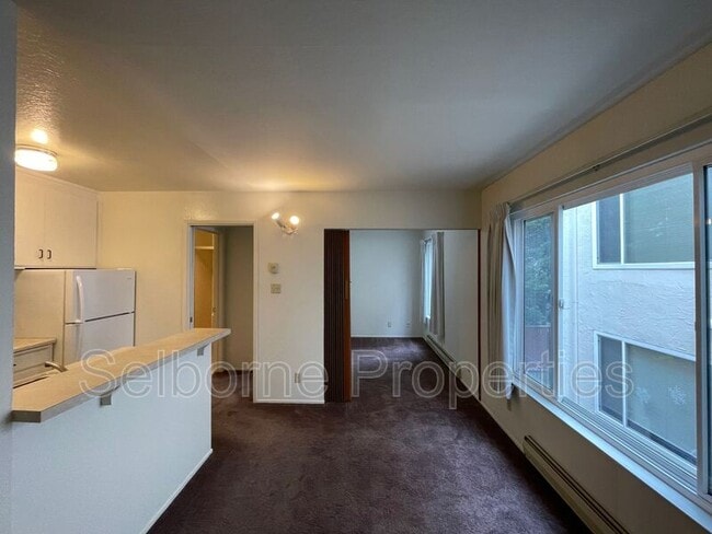 Building Photo - 443 Lee St