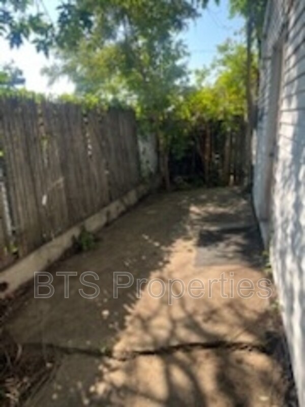 Foto del edificio - 1221 E Moneta Ave