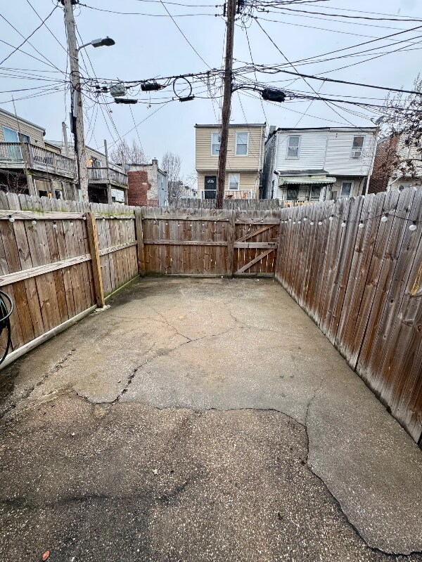 Building Photo - 200 N Rose St