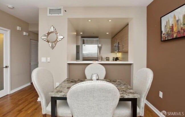 Foto del edificio - 555 4th St