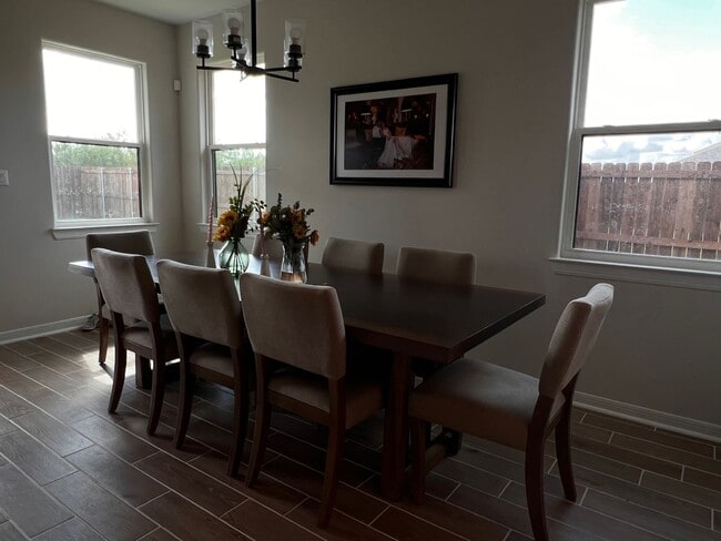 Building Photo - 2256 Grove Ln