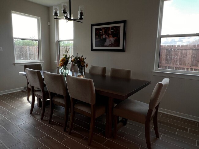 Foto del edificio - 2256 Grove Ln