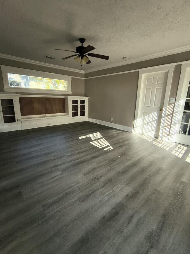 Foto del edificio - UPGRADED 2 BEDROOM 1 BATH HOUSE CLOSE TO UPTOWN WHITTIER