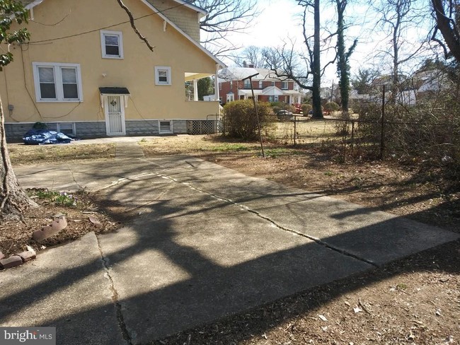 Building Photo - 4000 Aragon Ave