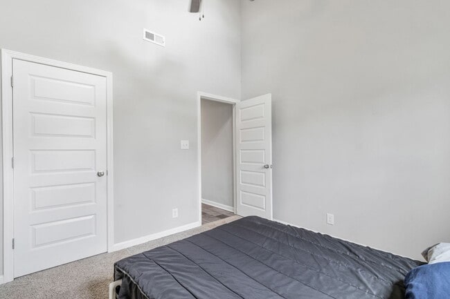 Building Photo - 125 Tomahawk Pt