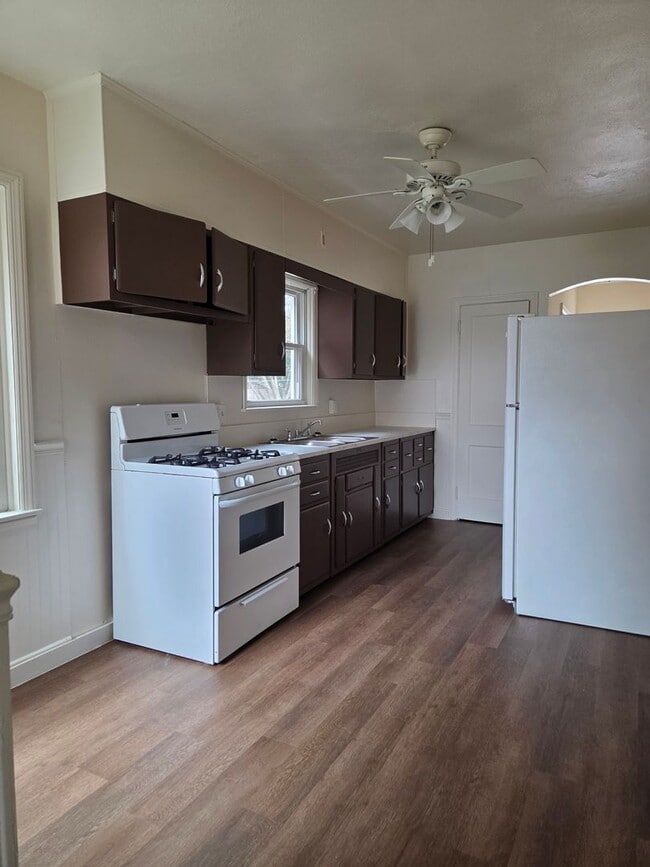 Building Photo - 503 Carlisle Ave