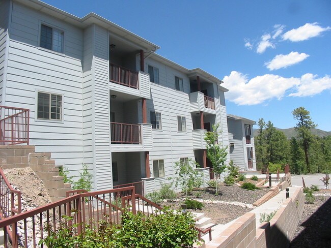 Foto del edificio - Canyon Village Los Alamos