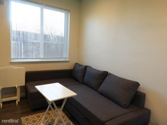 Building Photo - 1 br, 1 bath Apartment - 5013 Crestview Dr